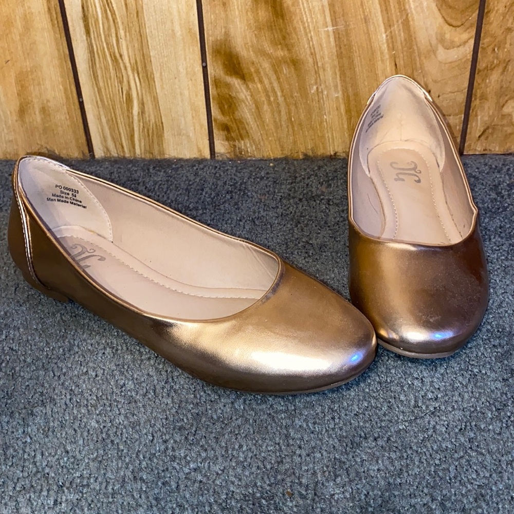 Journee Collection Flats Size 5.5